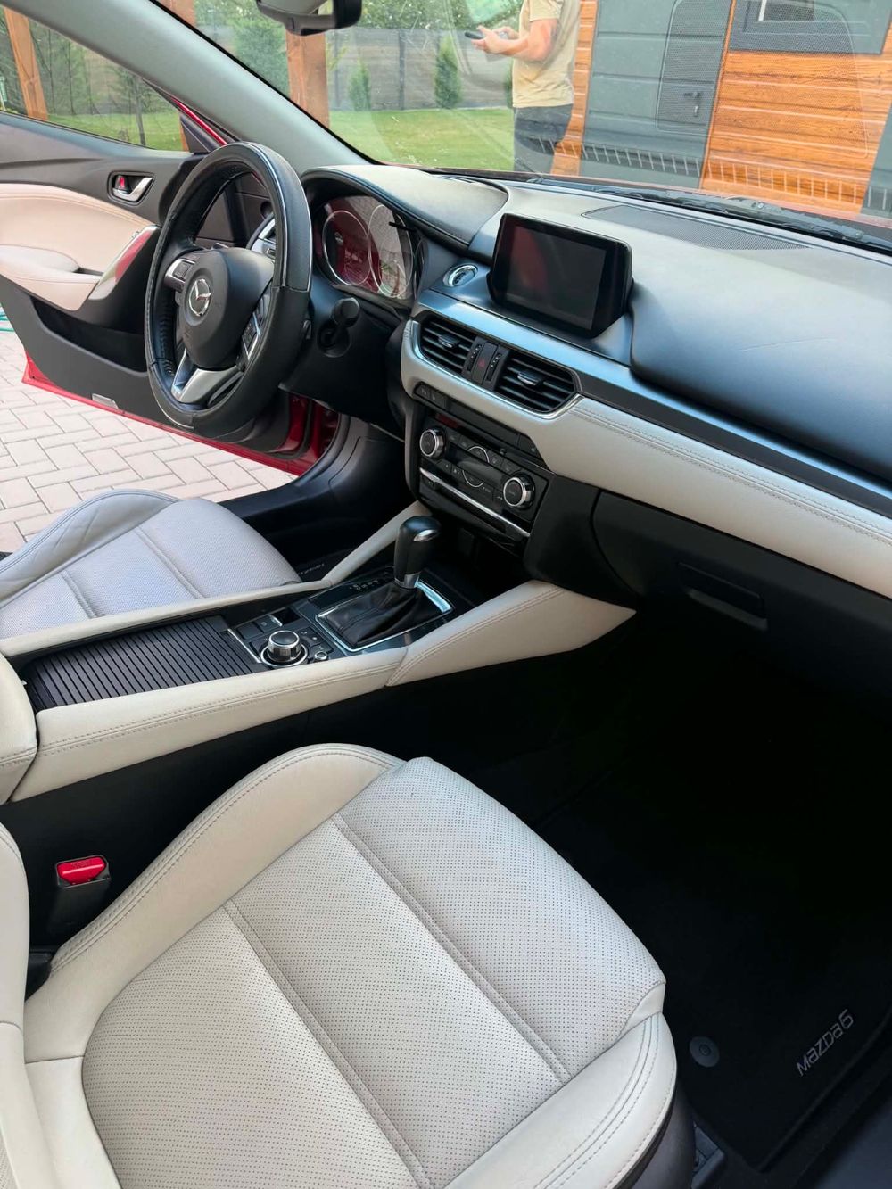 Mazda 6 világos bőrülés a tisztítás és ápolás után